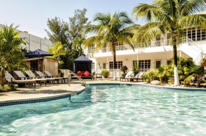 Tradewinds Apartment Hotel Miami Beach - image 1